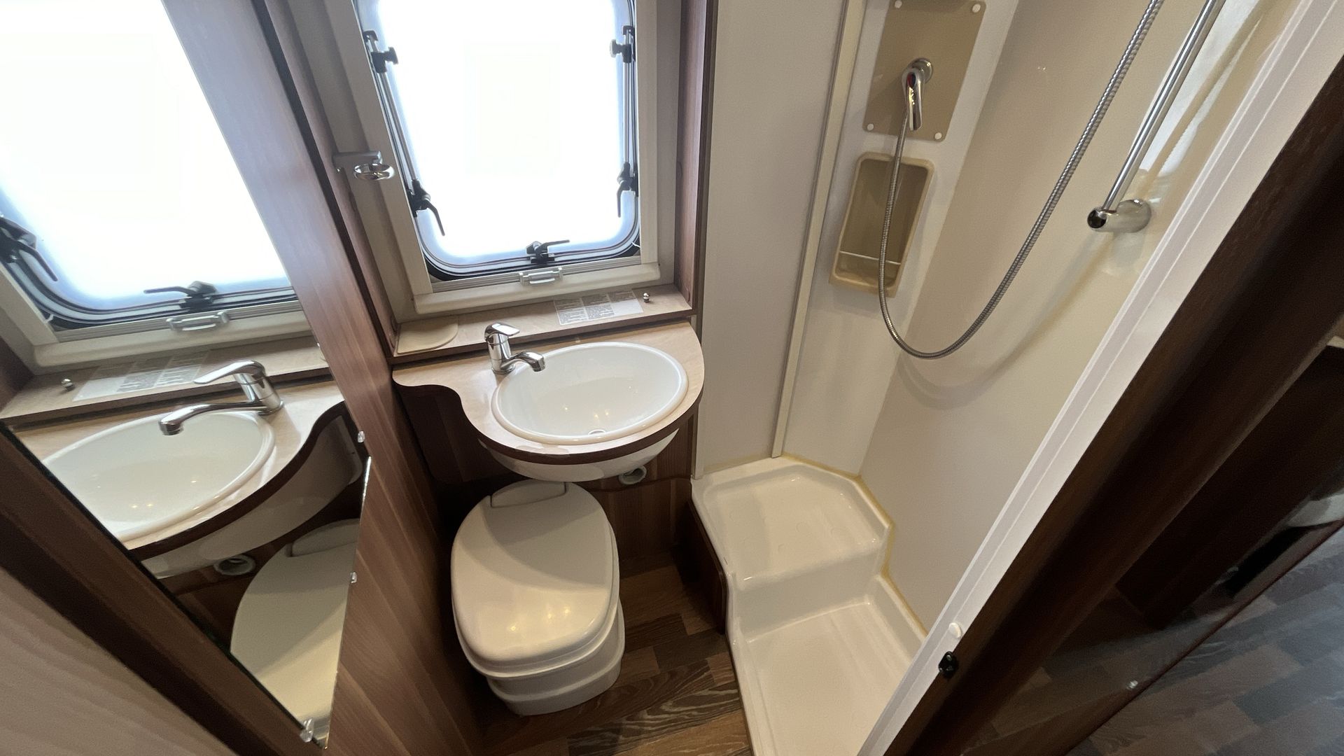 8858-autocaravana-perfilada-mclouis-mc2-22-13-interior-h