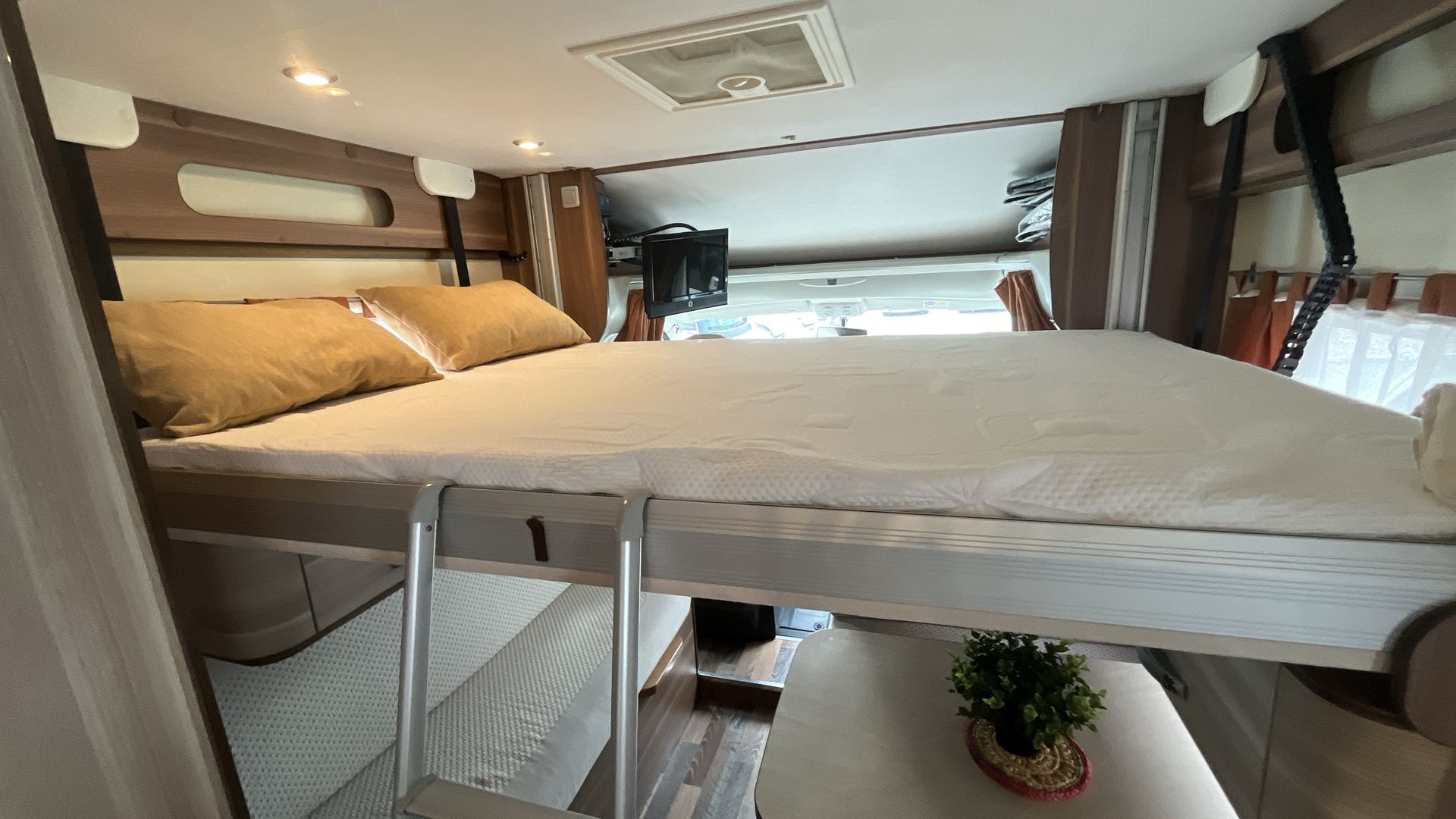 8858-autocaravana-perfilada-mclouis-mc2-22-15-interior-h